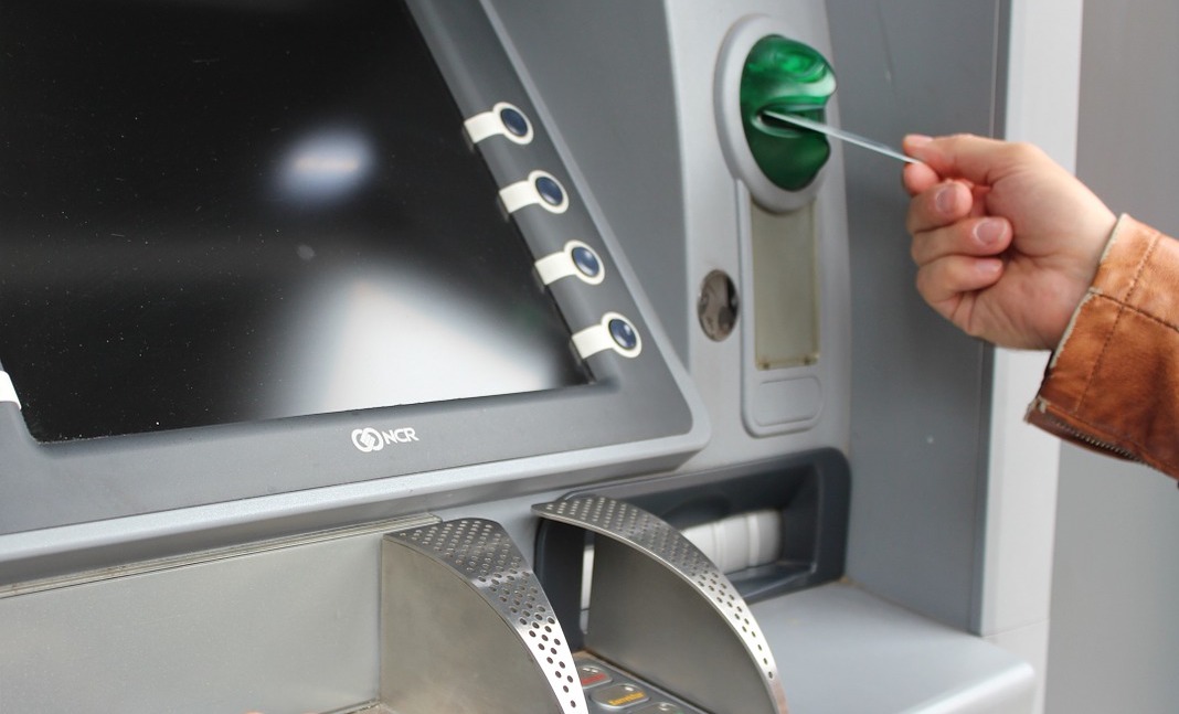 File:15733-atm-g4b047616e_1280.jpg