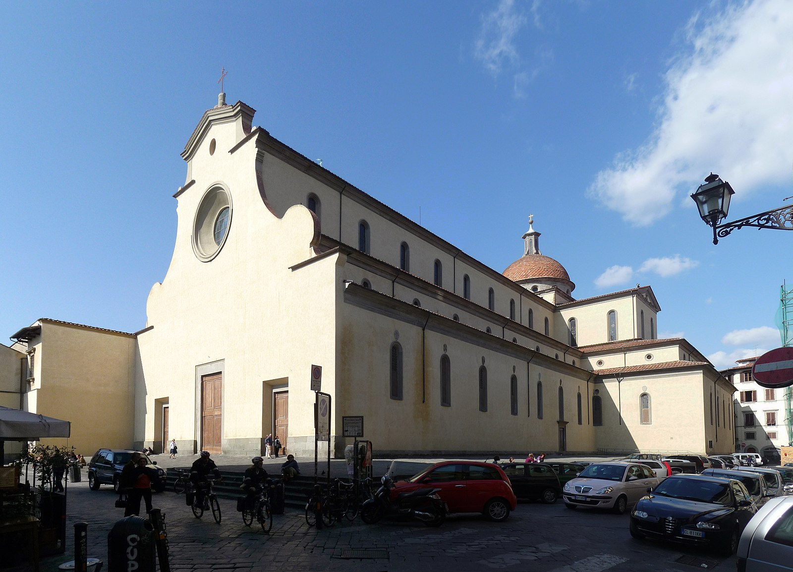 Filippo Brunelleschi, Antonio Manetti, Giovanni da Gaiole, Salvi d'Andrea<i>Basilica di Santo Spirito (Church of Santo Spirito)</i> Florence, Italy 1444 - 1487 CEStone the basilica is simple, with only arches at the end, on the outside, smooth stone finish and dark trim