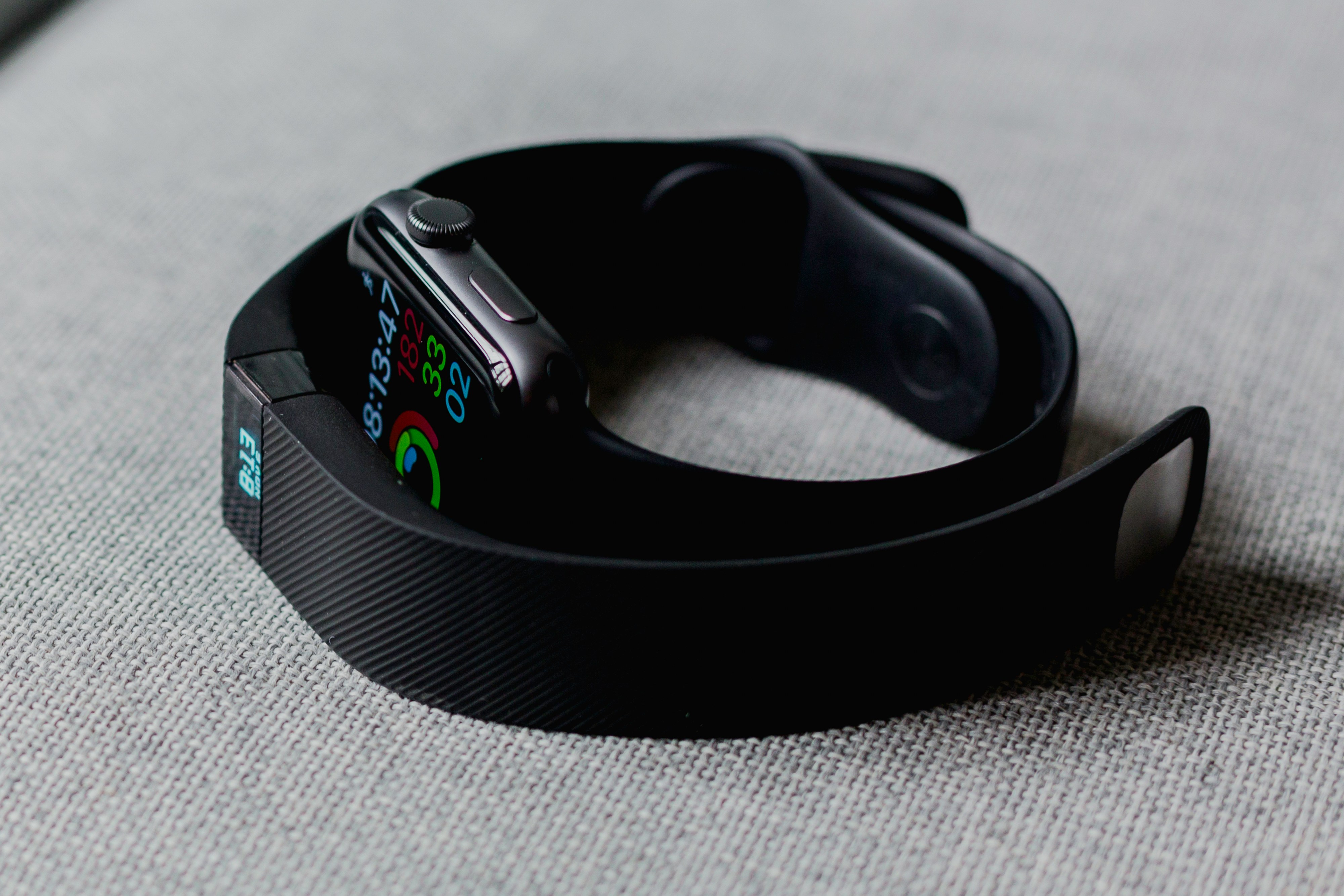 an Apple Watch computer designed to be worn on the wrist